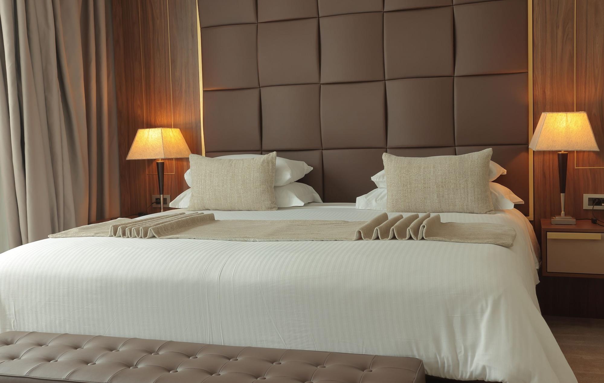 Le Palace D'Anfa Casablanca Eksteriør billede A bed with a headboard