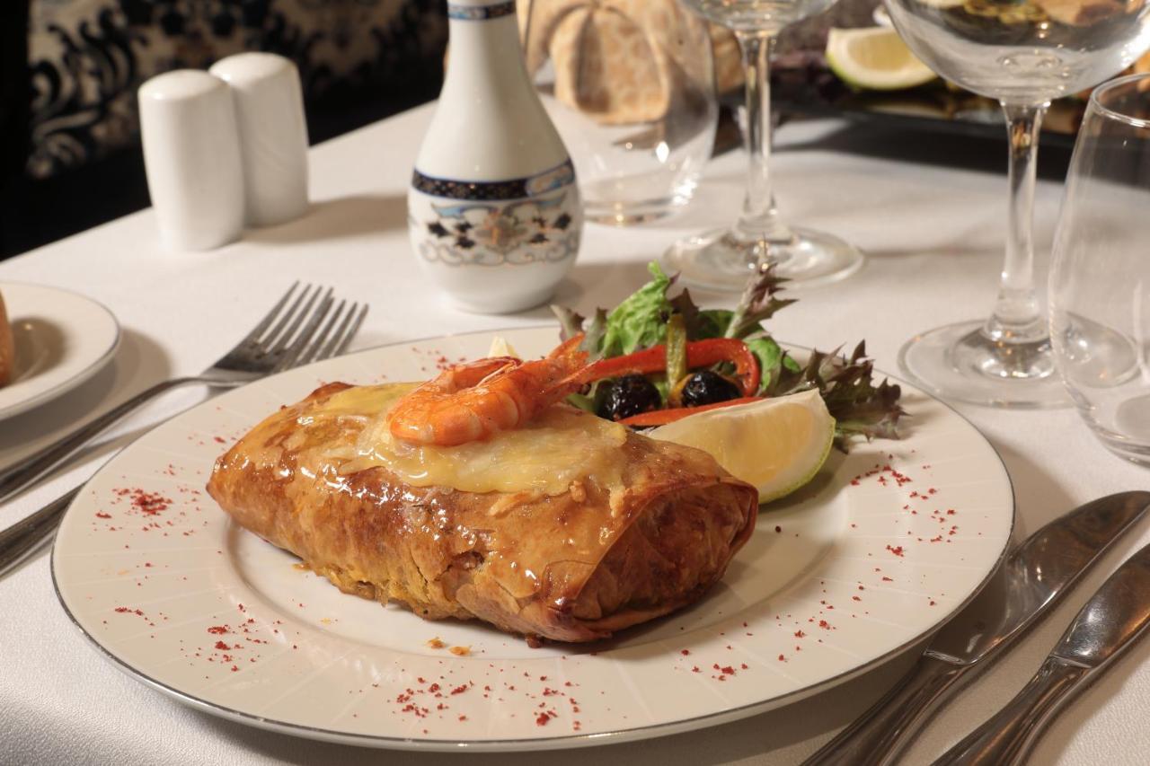 Le Palace D'Anfa Casablanca Eksteriør billede A prepared chicken cordon bleu