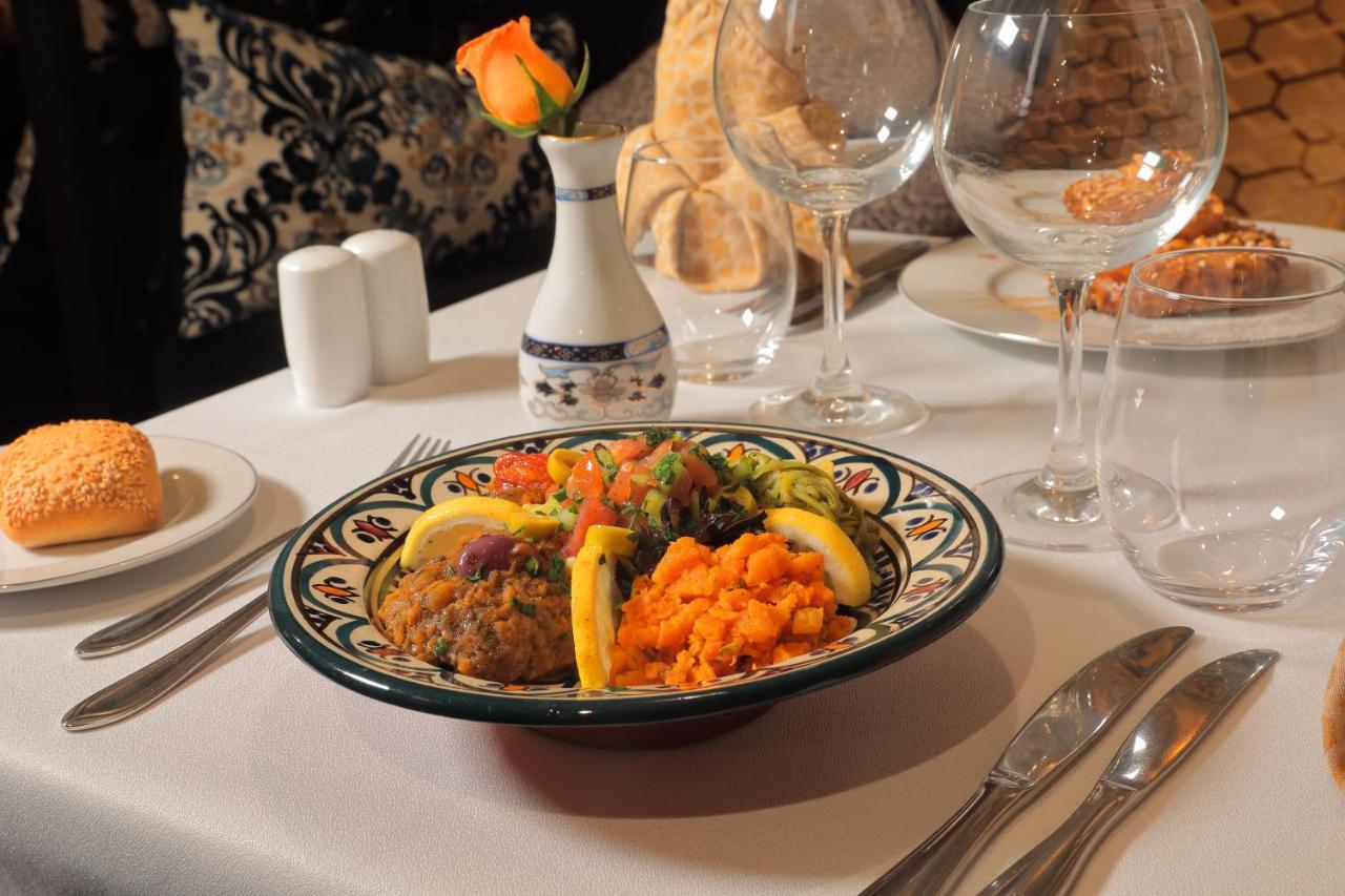 Le Palace D'Anfa Casablanca Eksteriør billede A Moroccan dish