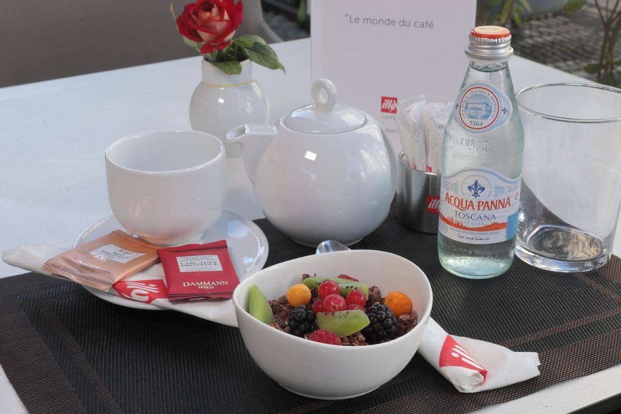 Le Palace D'Anfa Casablanca Eksteriør billede A bottle of Aquamarine